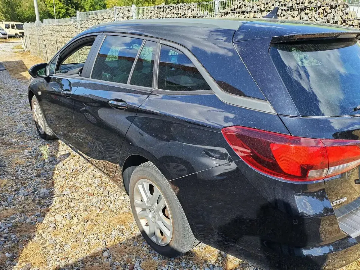 Gebraucht Opel Astra Business 136 PS (100 kW) 2017 Onyx schwarz Kombi