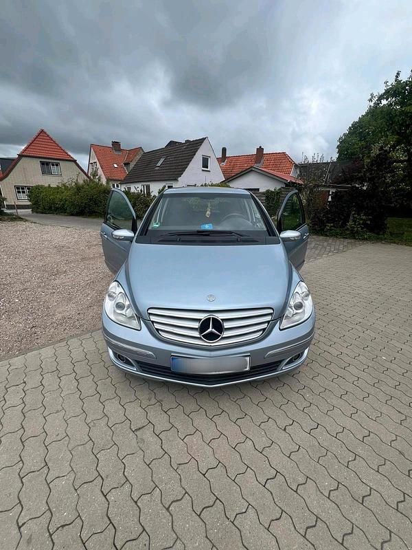 Blau Gebraucht 2005 Mercedes B170 Van / Kleinbus | 1.850 € (Superpreis) - Bild 1/4
