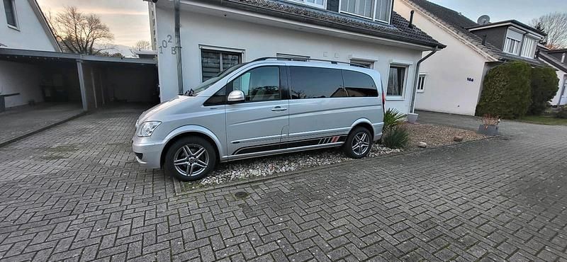 Silber Gebraucht 2012 Mercedes Viano Van / Kleinbus | 12.999 € (Fairer Preis) - Bild 1/4