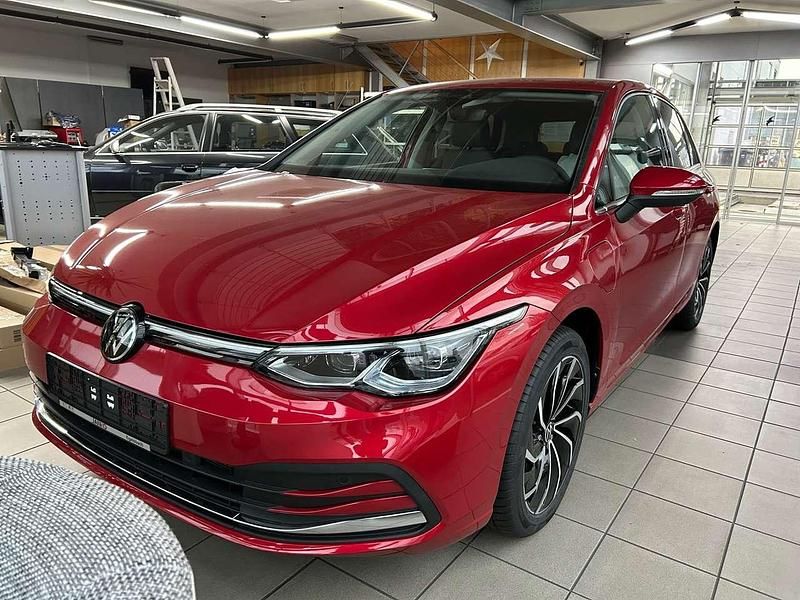 Kings red metallic Gebraucht 2024 VW Golf VIII Style Limousine | 37.850 € - Bild 1/4