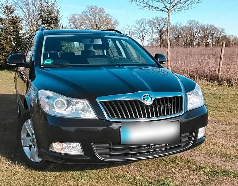 Gebraucht Skoda Octavia 105 PS (77 kW) 2011 Schwarz Kombi