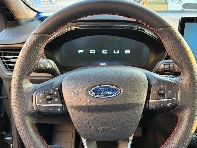 Gebraucht Ford Focus ST-Line X 116 PS (85 kW) 2024 Grau Limousine