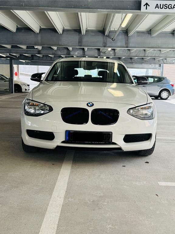 Weiß Gebraucht 2013 BMW 116 Sport Line Kleinwagen | 7.500 € (Fairer Preis) - Bild 1/4