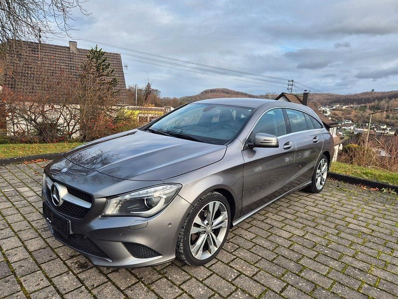 Grau Gebraucht 2015 Mercedes 220 Coupé | 10.210 € (Guter Preis) - Bild 1/4