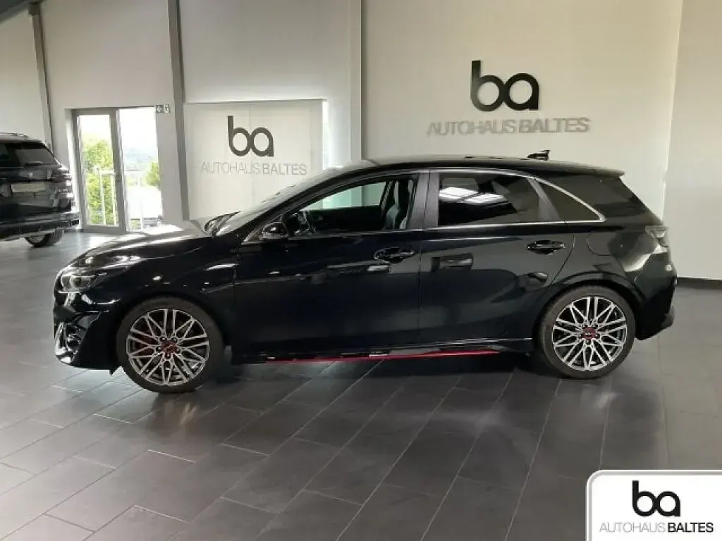 Gebraucht Kia Ceed 204 PS (150 kW) 2023 Zilinaschwarzmet. (metallic) Kleinwagen