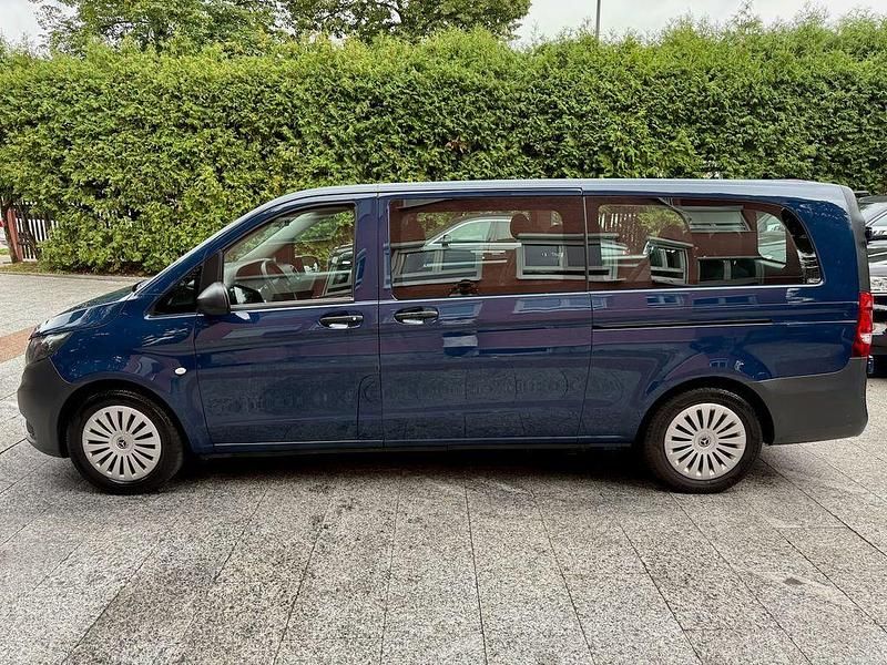 Blau Gebraucht 2021 Mercedes Vito Van / Kleinbus | 22.980 € (Fairer Preis) - Bild 1/4