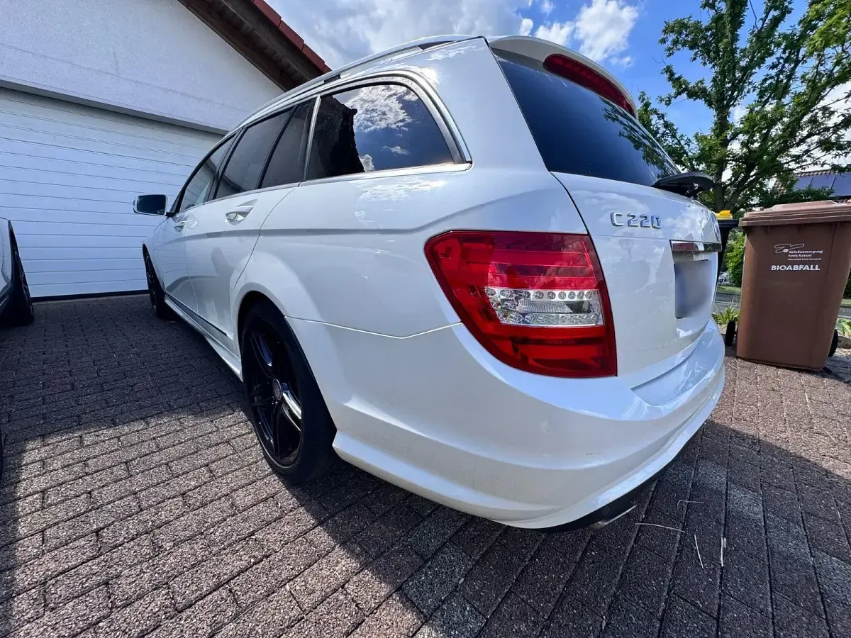 Gebraucht Mercedes C220 Avantgarde 170 PS (125 kW) 2013 Weiß Kombi