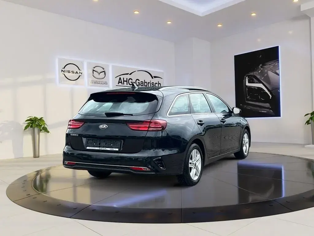 Gebraucht Kia Ceed Vision 140 PS (102 kW) 2019 Schwarz Kleinwagen