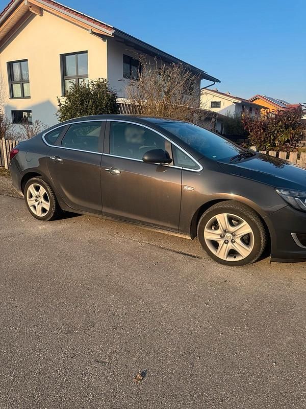 Gebraucht Opel Astra 180 PS (132 kW) 2013 Grau Limousine