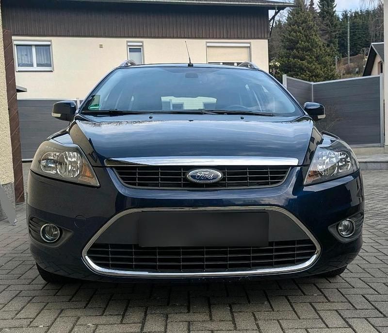 Gebraucht Ford Focus Titanium 116 PS (85 kW) 2010 Blau Kombi