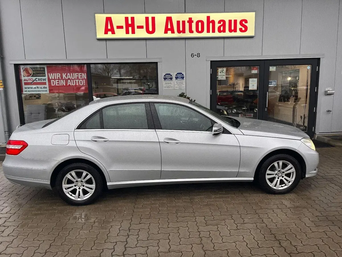 Second-hand Mercedes E220 Elegance 170 CP (125 kW) 2012 Argintiu Berlinǎ