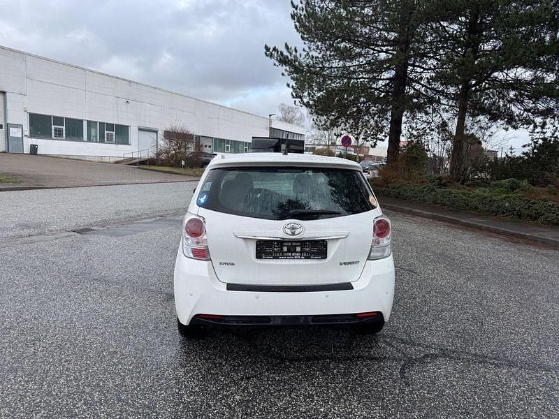 Gebraucht Toyota Verso Life 177 PS (130 kW) 2015 Weiß Van / Kleinbus