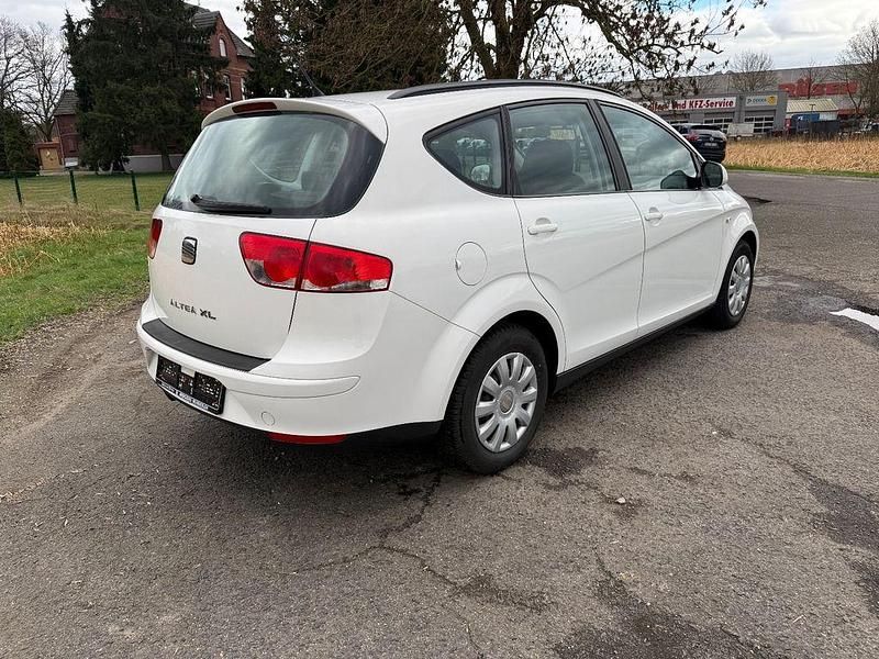 Gebraucht Seat Altea Reference 86 PS (63 kW) 2010 Weiß Van / Kleinbus