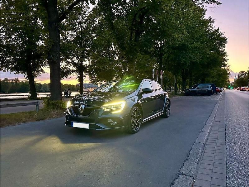Grau Gebraucht 2018 Renault Mégane IV R.S. Limousine | 22.950 € (Fairer Preis) - Bild 1/2