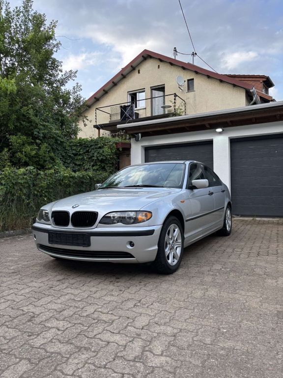 Silber Gebraucht 2004 BMW 318 Limousine | 4.499 € (Etwas zu teuer) - Bild 1/4