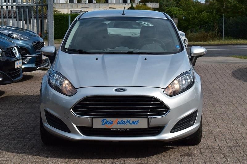 Gebraucht Ford Fiesta Trend 95 PS (69 kW) 2015 Silber Kleinwagen