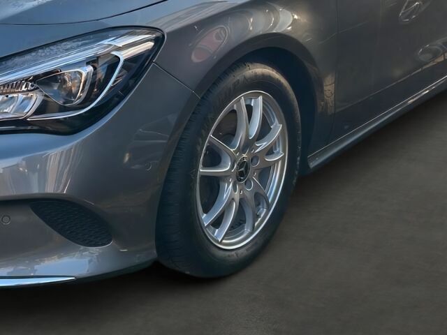 Gebraucht Mercedes CLA180 Shooting Brake 122 PS (89 kW) 2018 Grau Kombi