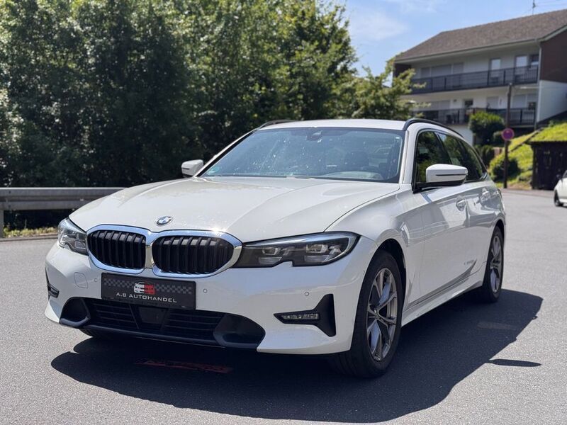 Weiß Gebraucht 2021 BMW 318 Sport Line Limousine | 20.790 € (Fairer Preis) - Bild 1/4