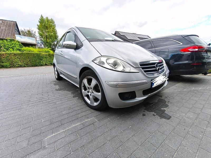 Silber Gebraucht 2008 Mercedes A180 Limousine | 3.300 € (Fairer Preis) - Bild 1/4