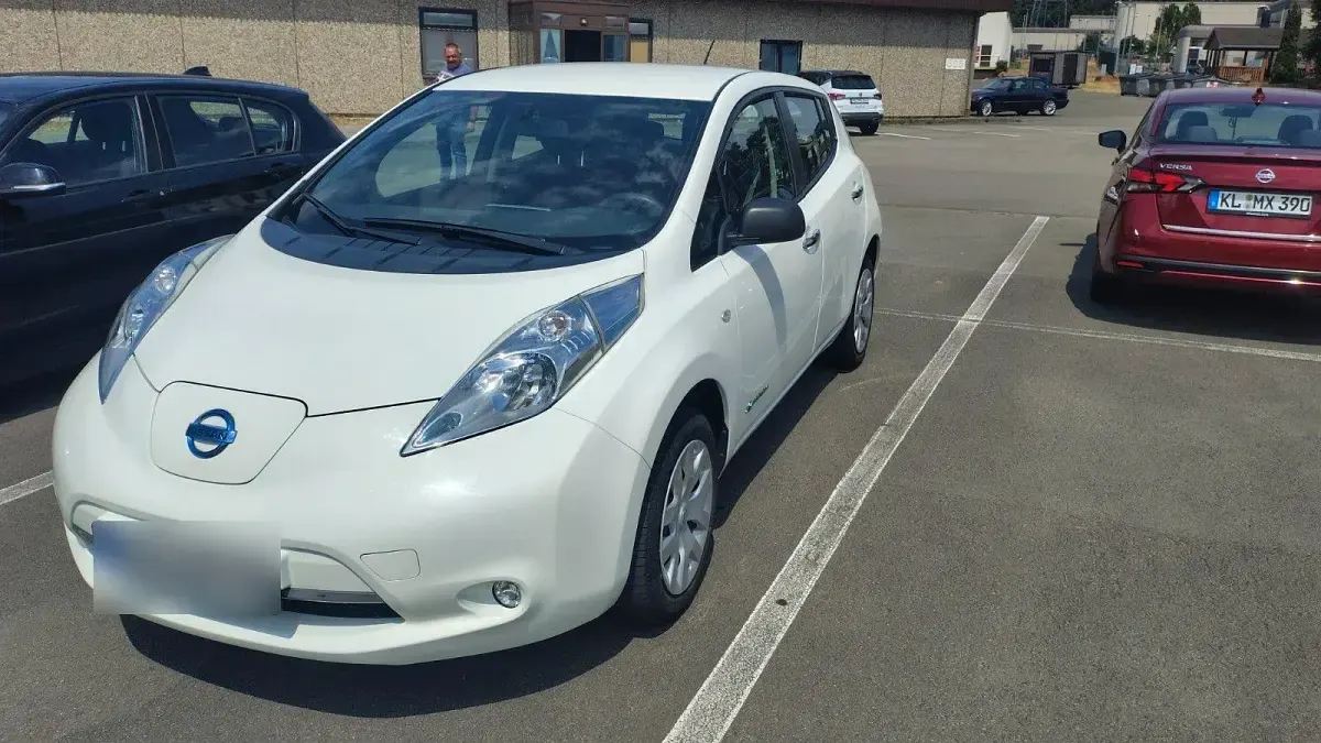 Gebraucht Nissan Leaf Visia 80 kW (109 PS) 2015 Weiß Kleinwagen