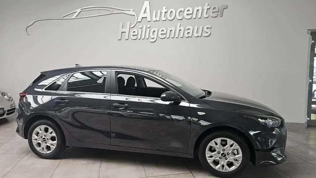 Neu Kia Ceed Comfort 140 PS (102 kW) 2026 Grau Kleinwagen