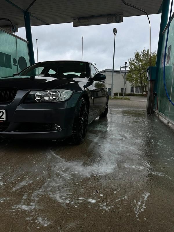 Gebraucht BMW 320 150 PS (110 kW) 2005 Grau Limousine
