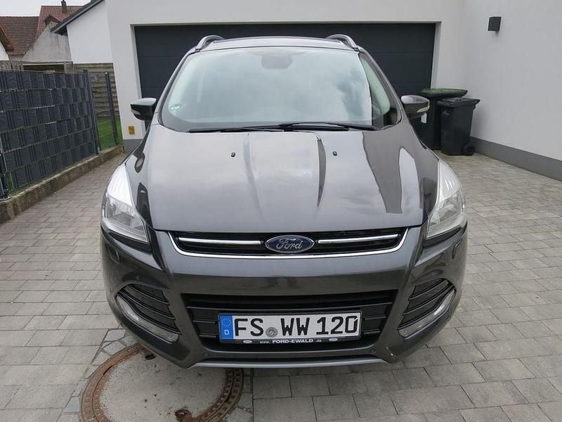 Gebraucht Ford Kuga Titanium 179 PS (131 kW) 2016 Grau SUV