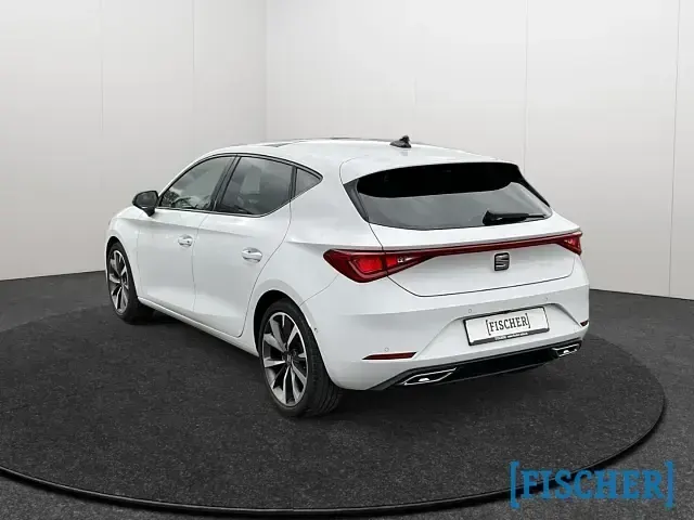 Gebraucht Seat Leon FR-Line 150 PS (110 kW) 2022 Weiss Limousine
