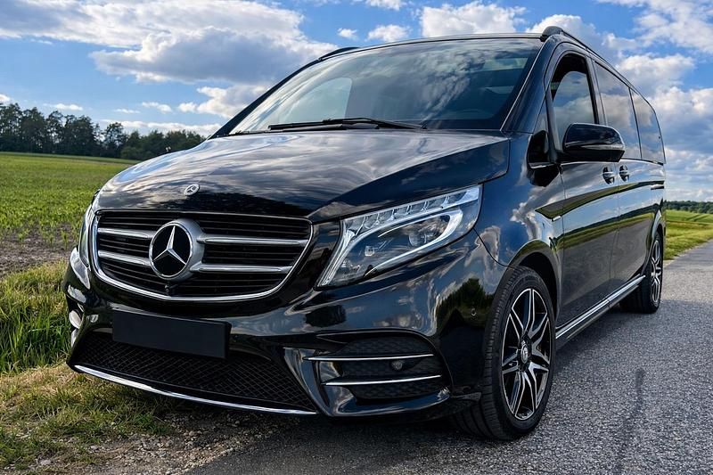 Schwarz Gebraucht 2017 Mercedes V250 AMG line Van / Kleinbus | 41.500 € (Fairer Preis) - Bild 1/4