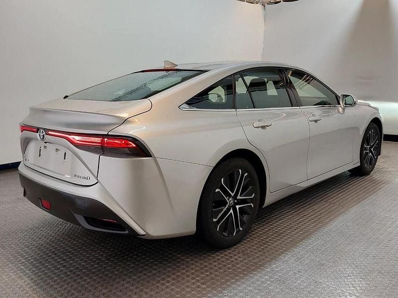 Gebraucht Toyota Mirai 182 PS (133 kW) 2021 Silber Limousine