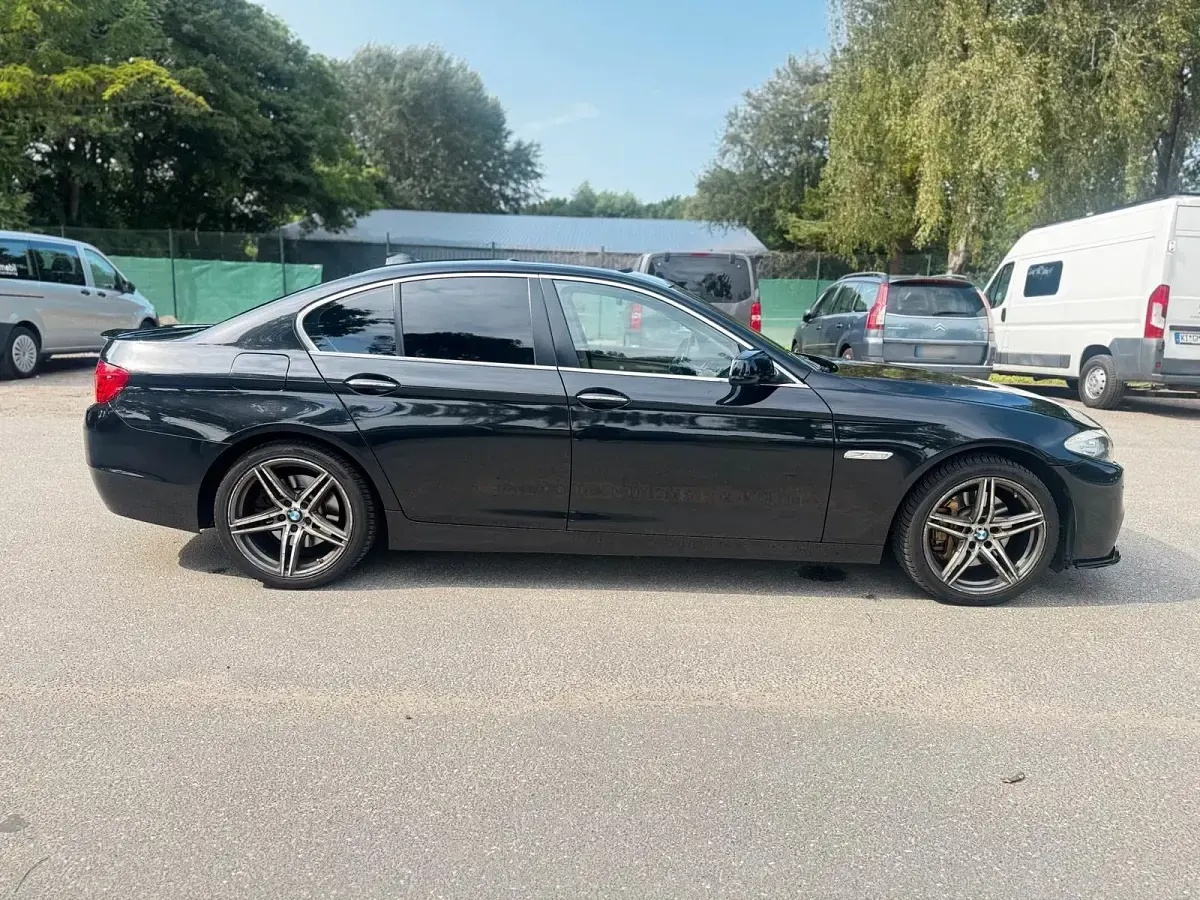 Gebraucht BMW 530 245 PS (180 kW) 2011 Schwarz Limousine