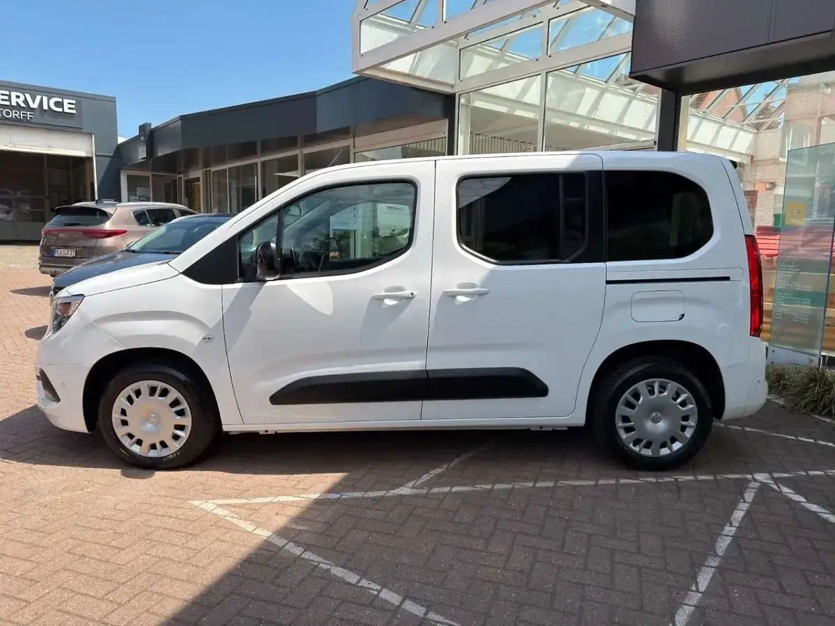 Gebraucht Opel Combo Life Elegance 131 PS (96 kW) 2022 Jade weiss Kombi