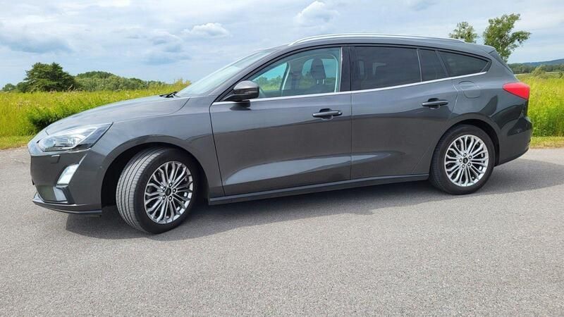 Grau Gebraucht 2018 Ford Focus Titanium Kombi | 9.000 € (Superpreis) - Bild 1/4