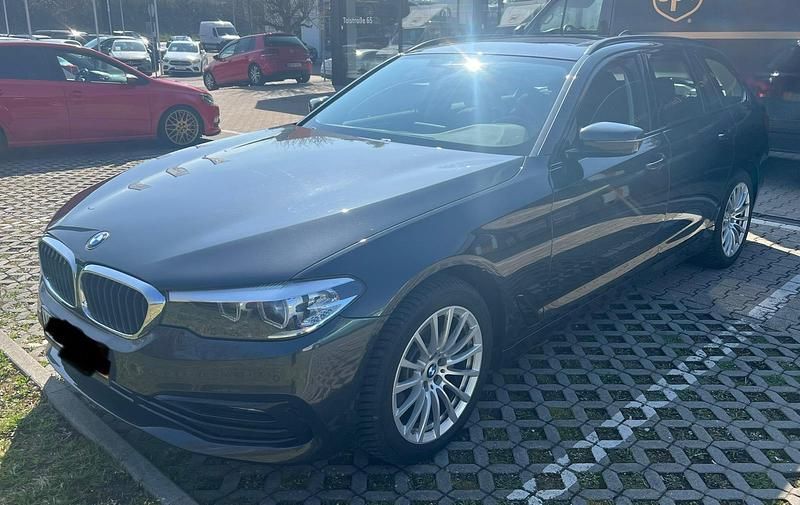 Grau Gebraucht 2018 BMW 520 Sport Line Kombi | 24.000 € (Guter Preis) - Bild 1/4