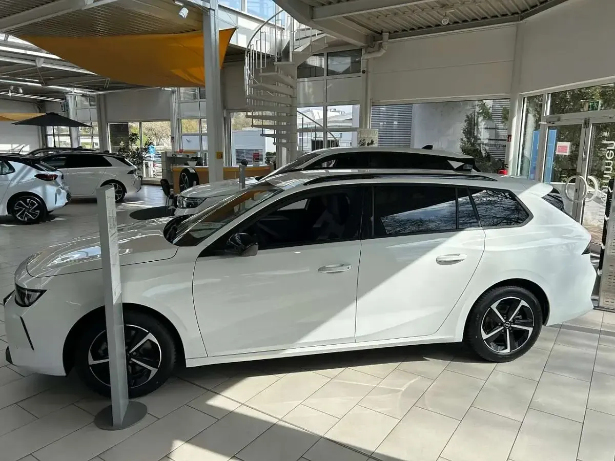 Neu Opel Astra Edition 131 PS (96 kW) 2025 Arktis weiß Kleinwagen