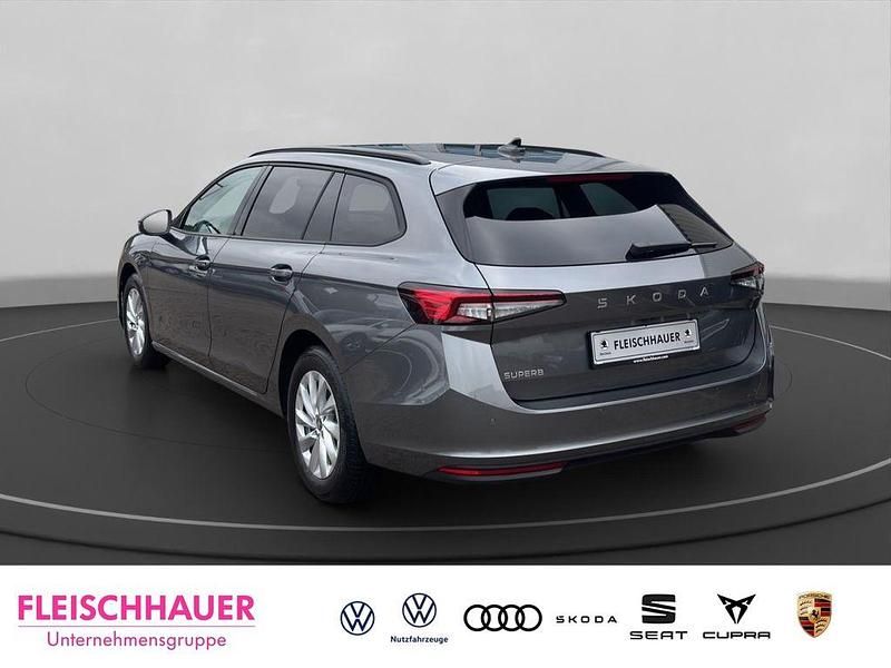 Gebraucht Skoda Superb Essence 204 PS (150 kW) 2025 Graphitegrau metallic Kombi