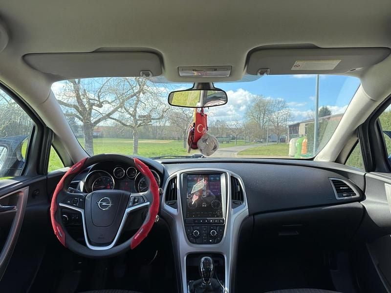 Gebraucht Opel Astra 140 PS (102 kW) 2011 Grau Limousine