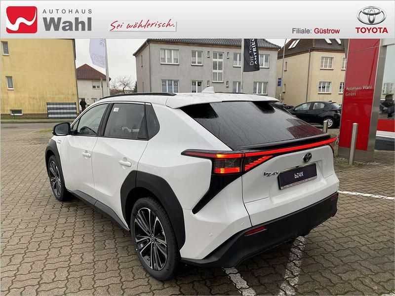 Gebraucht Toyota bZ4X Comfort 150 kW (204 PS) 2023 Platinumweiss SUV