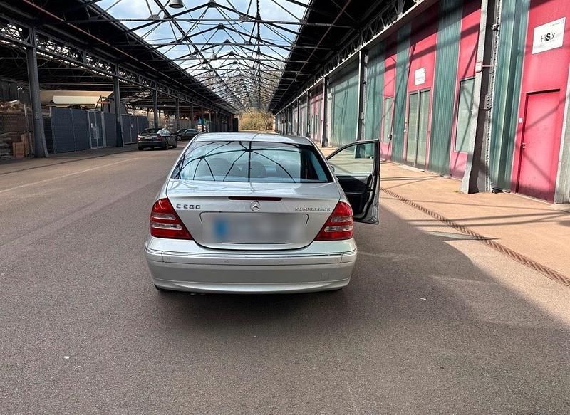 Second-hand Mercedes C200 163 CP (119 kW) 2002 Argintiu Berlinǎ