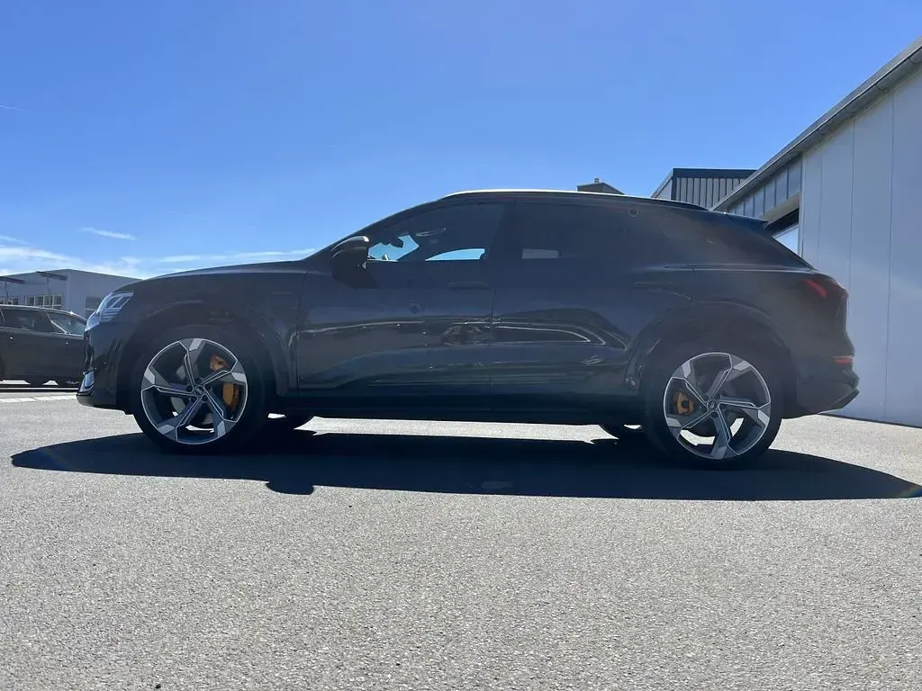 Gebraucht Audi e-tron Ambiente 369 kW (503 PS) 2022 Schwarz SUV