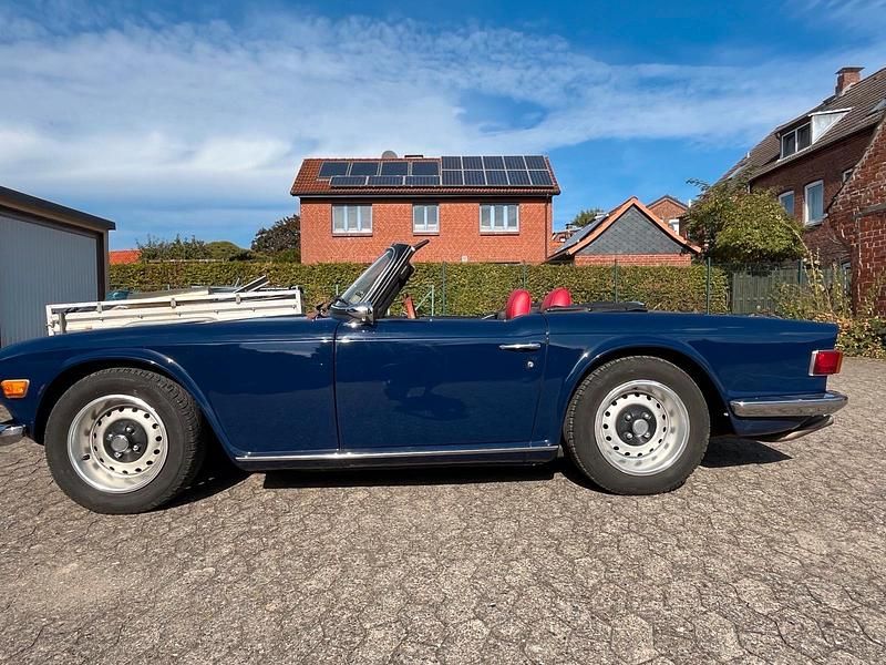 Blau Gebraucht 1973 Triumph TR6 Cabrio | 25.000 € - Bild 1/4