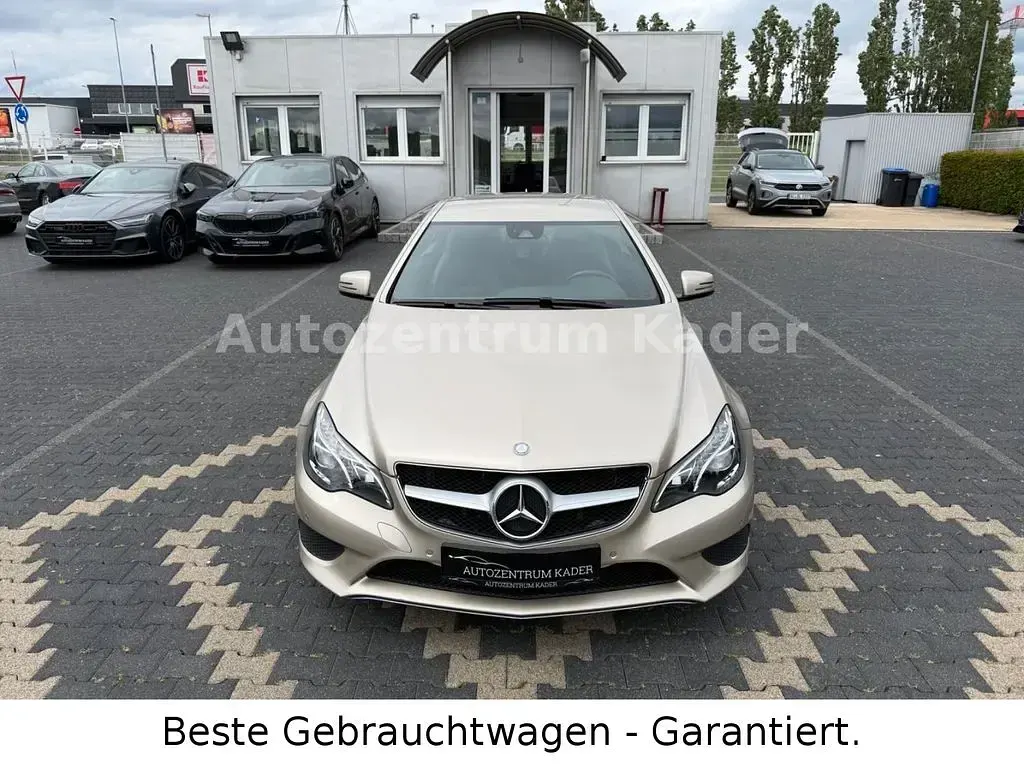Gebraucht Mercedes E200 184 PS (135 kW) 2014 Aragonitsilver Coupé