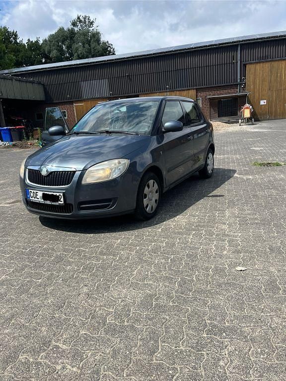 Grau Gebraucht 2007 Skoda Fabia Limousine | 1.200 € (Fairer Preis) - Bild 1/4