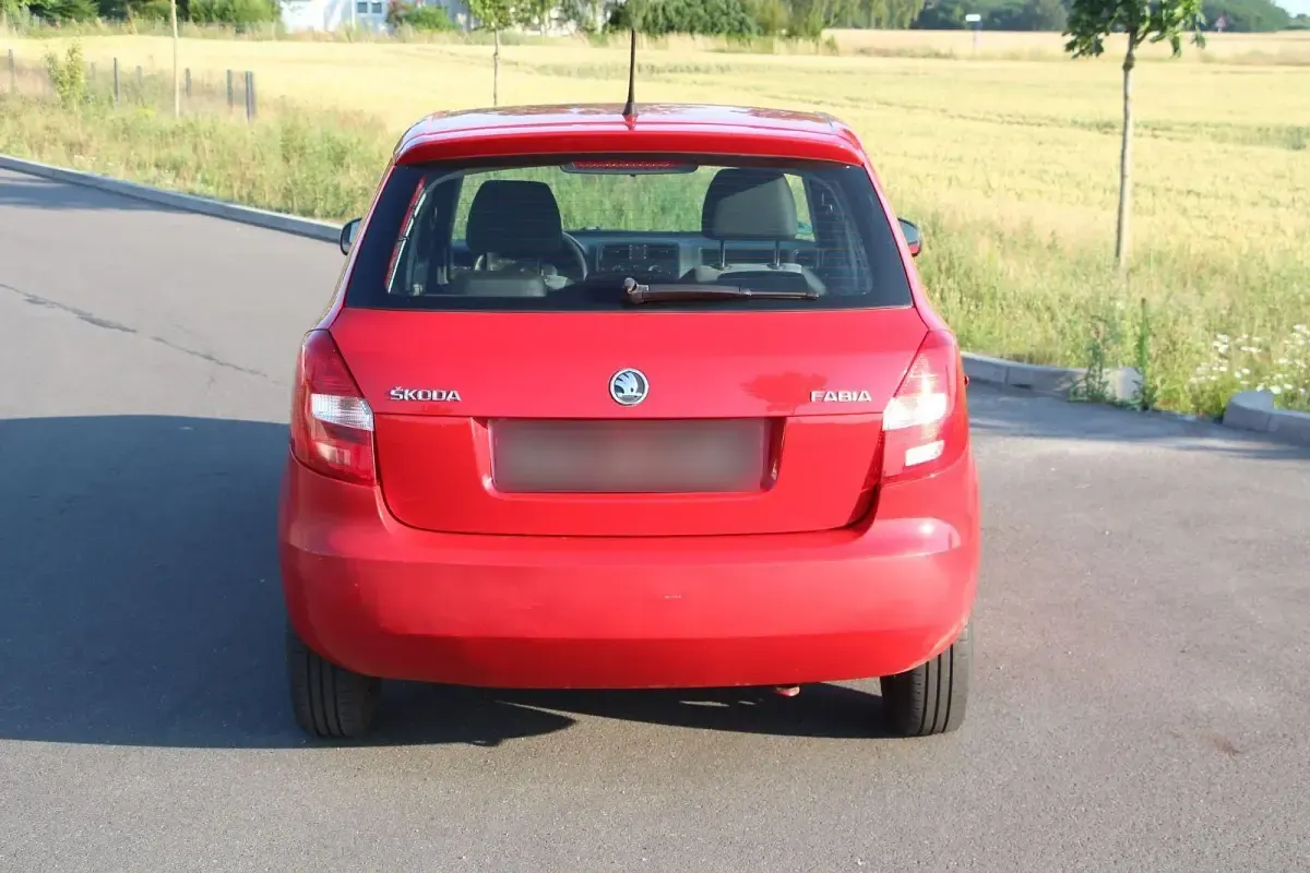 Gebraucht Skoda Fabia Family 69 PS (50 kW) 2013 Rot Limousine
