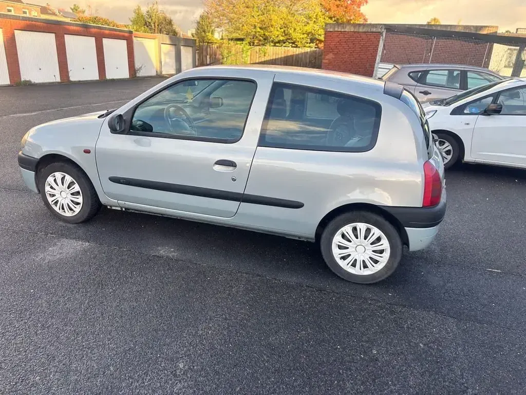 Gebraucht Renault Clio Authentique 60 PS (44 kW) 2000 Blau Limousine