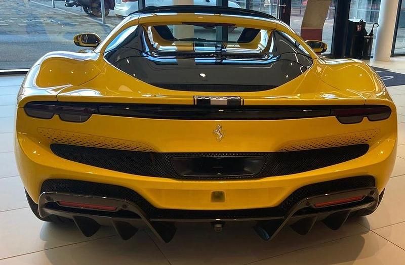 Gebraucht Ferrari 296 829 PS (609 kW) 2025 Gelb Cabrio