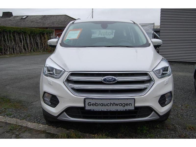 Arktisweißmetallic (metallic) Gebraucht 2018 Ford Kuga Titanium SUV | 12.900 € (Guter Preis) - Bild 1/4