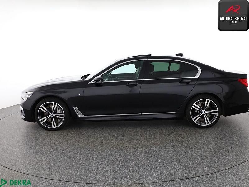 Gebraucht BMW 750 M Sport 400 PS (294 kW) 2018 Black sapphire Limousine