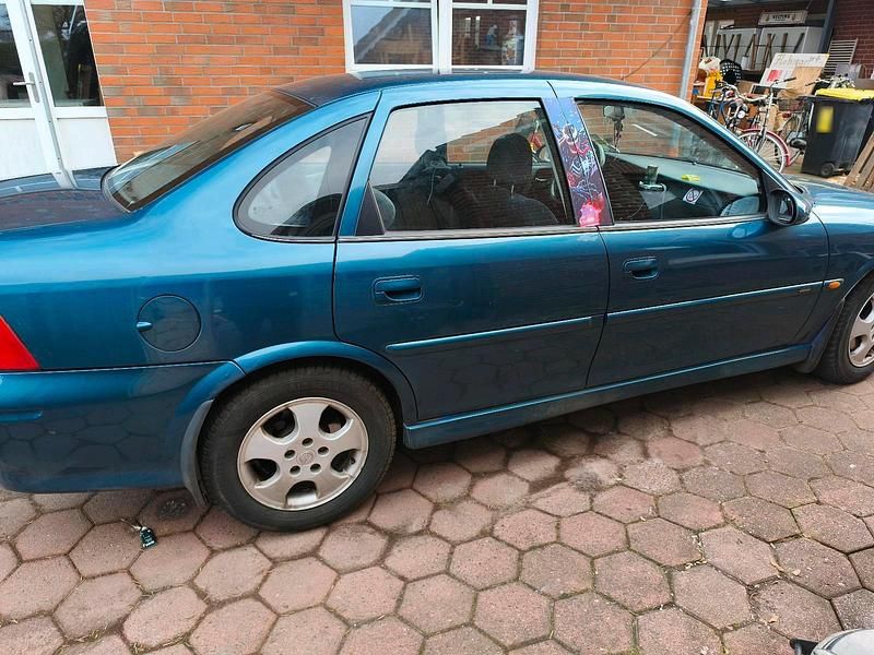 Gebraucht Opel Vectra Edition 101 PS (74 kW) 2000 Limousine