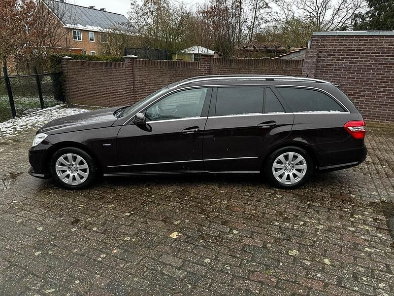 Gebraucht Mercedes E300 204 PS (150 kW) 2010 Braun Kombi
